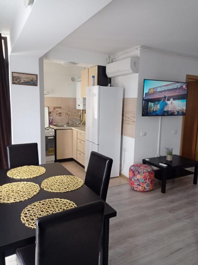 Apartament Lulu Mamaia Nord, 3 Minute De Plaja Navodari Bagian luar foto